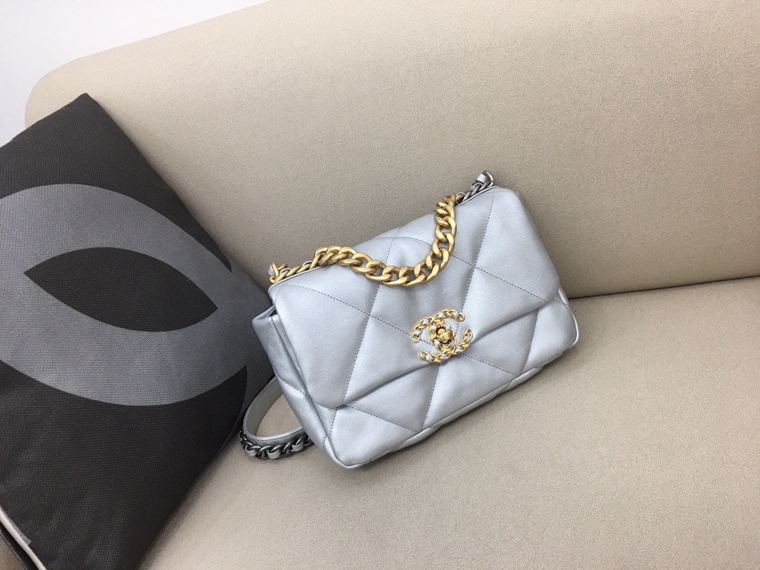 Lambskin 19 Handbag Flap Bag AS1160 Silver